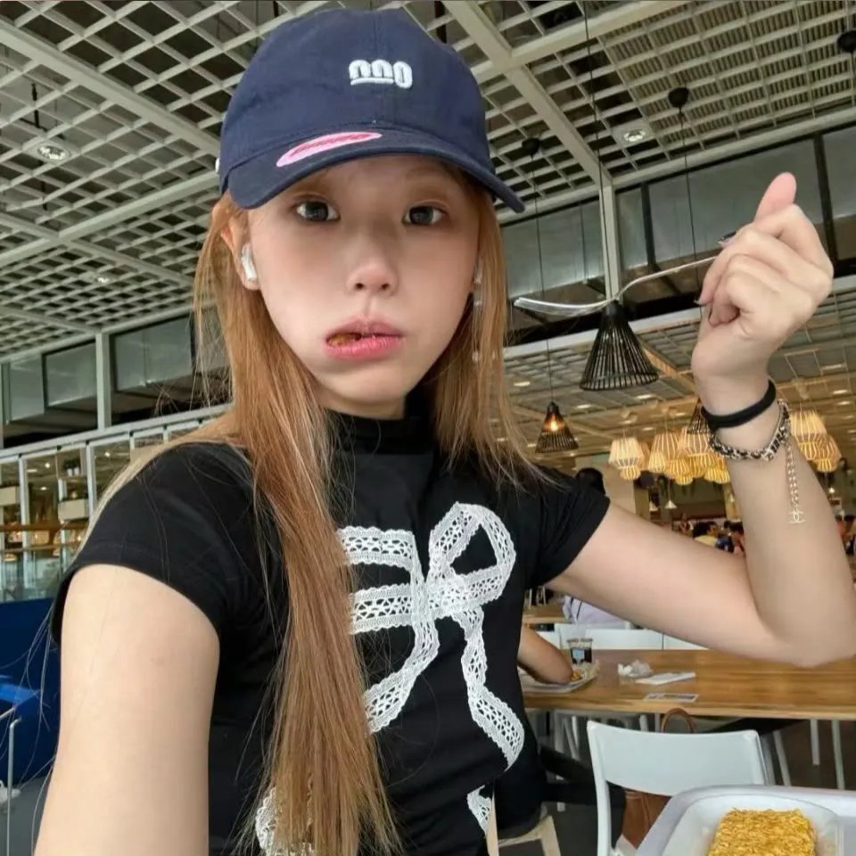 麻辣老师1这个女生有点冷